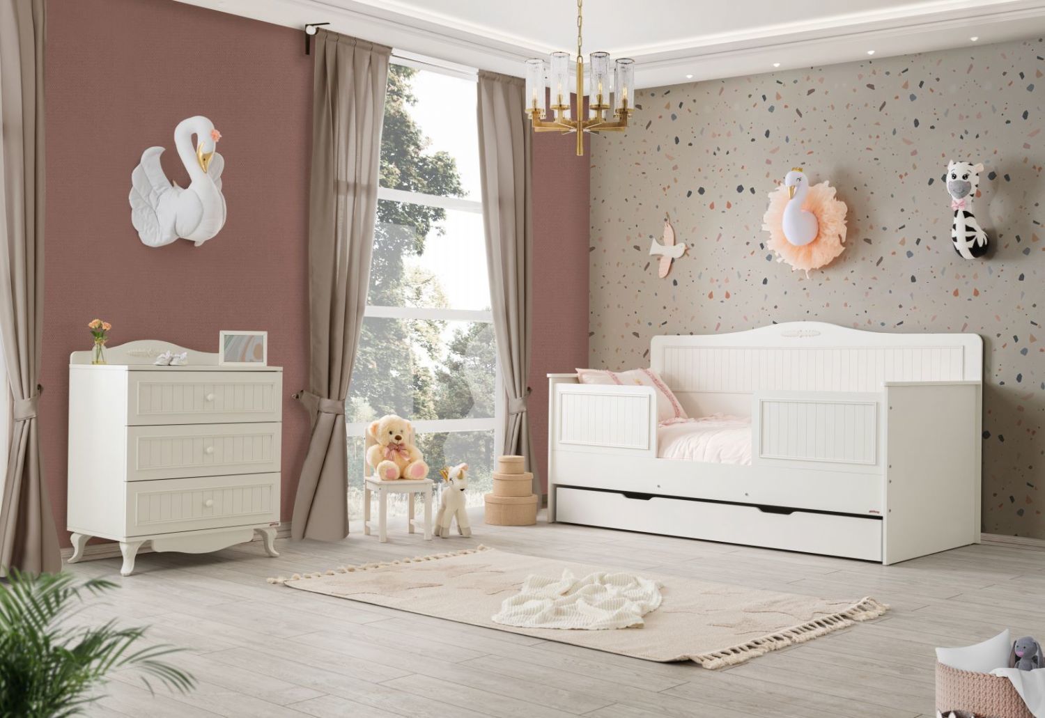 TİFFANY JOLİE MONTESSORİ TAKIMI