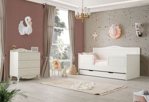 TİFFANY JOLİE MONTESSORİ TAKIMI